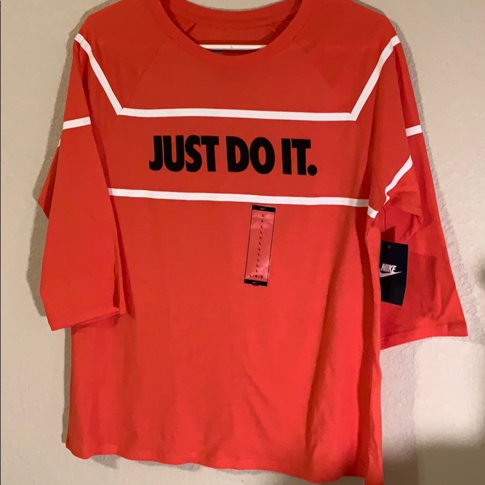 Nike top
